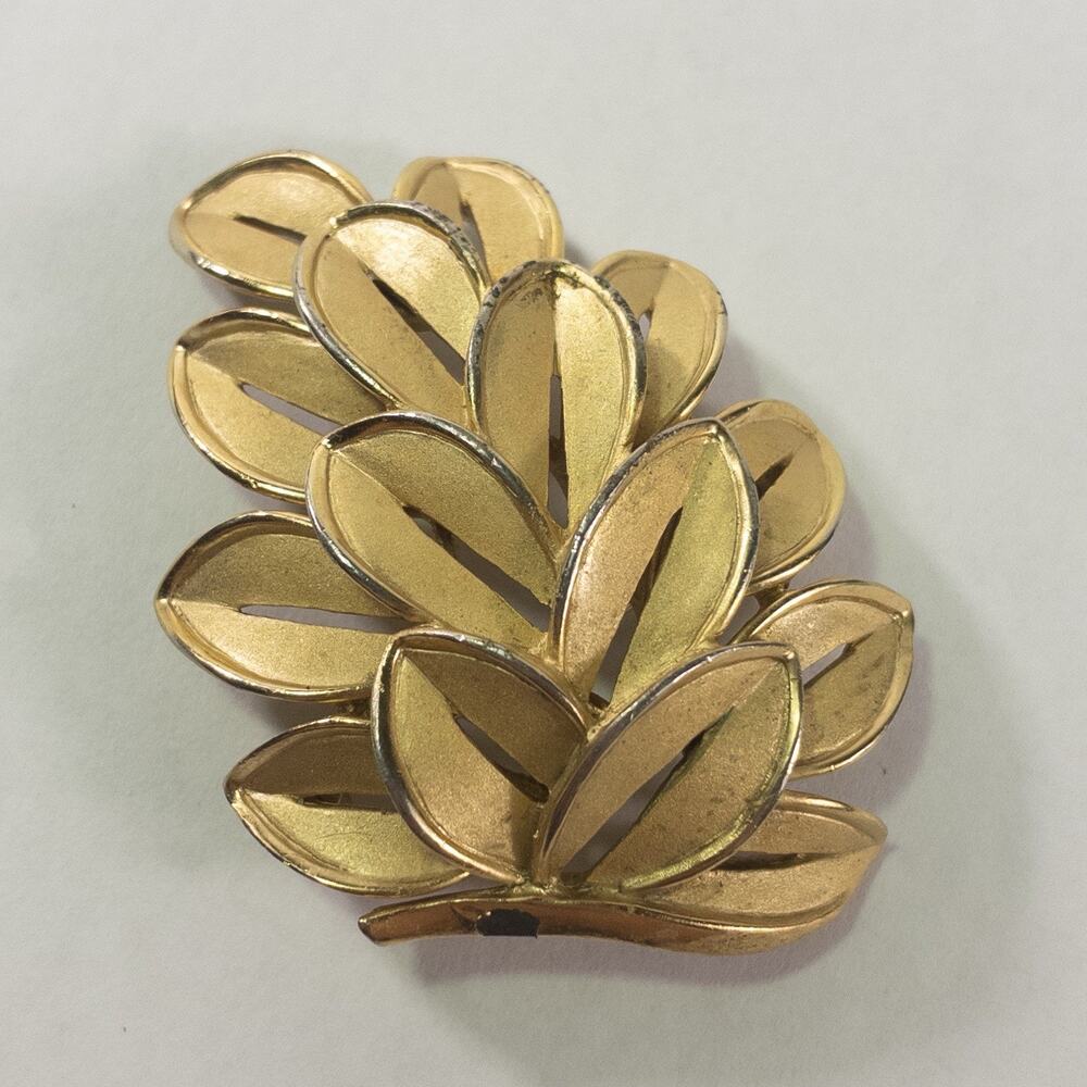 Vintage Crown Trifari Leaf Brooch Trifarium Gold Tone Leaves Layered Signed